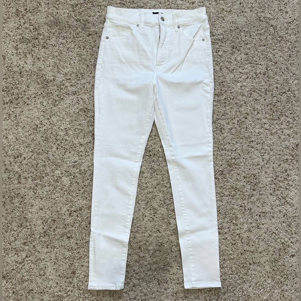 Express Women's High-Waisted Soft & Stretchy White Skinny Jeans. Size 8 R. NWOT!